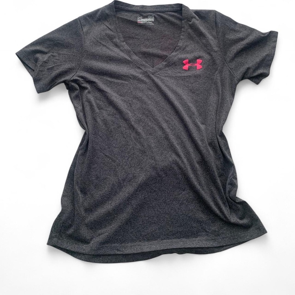 Medium Under Armour Gray V-Neck T-Shirt Breast Cancer Awareness
